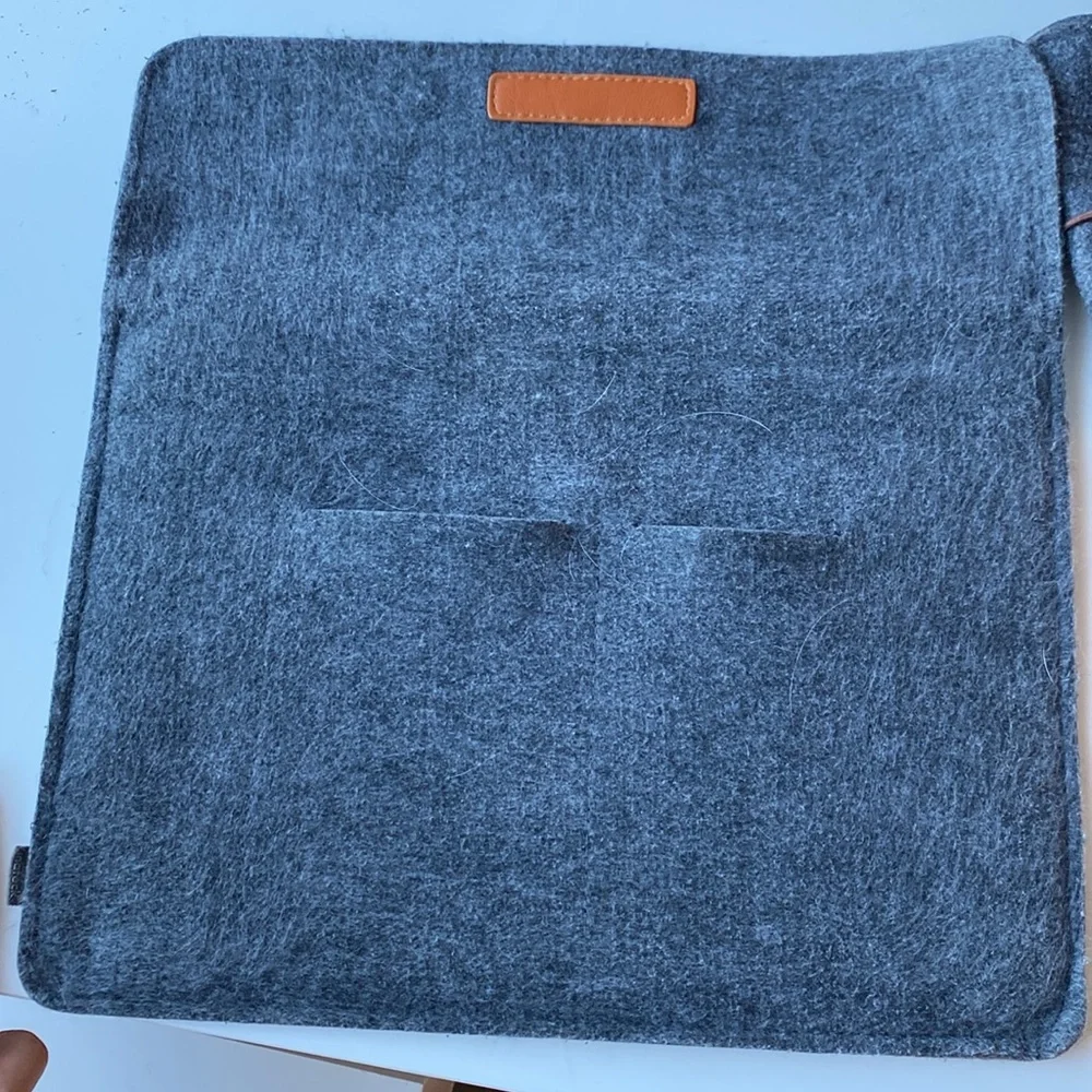 Grey Felt Laptop and Cable Cases | Inateck